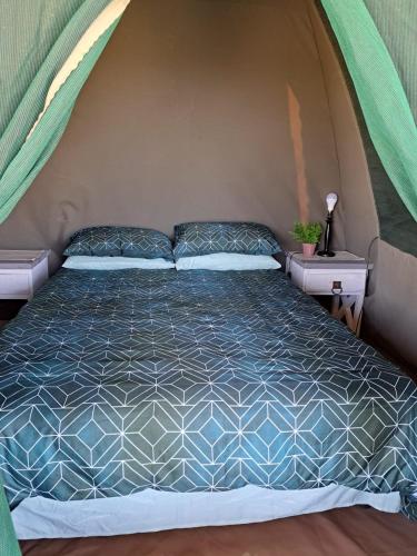 Ένα ή περισσότερα κρεβάτια σε δωμάτιο στο Cadeau Hiking and Accommodation