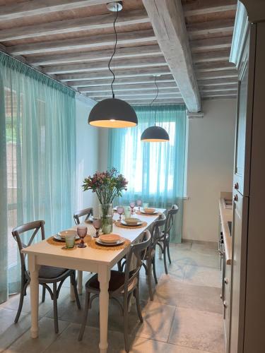 a dining room with a long table and chairs at L’ Aia del Principe in Montepulciano
