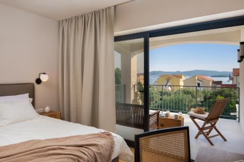 Giường trong phòng chung tại Villa Medici Dalmatia - Amazing 5-bedroom home with heated pool, wellness and gameroom