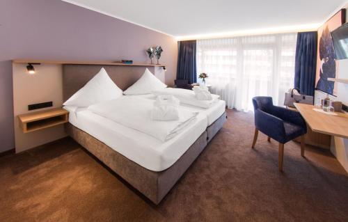 Letto o letti in una camera di Thermen-Hotel Rottaler Hof