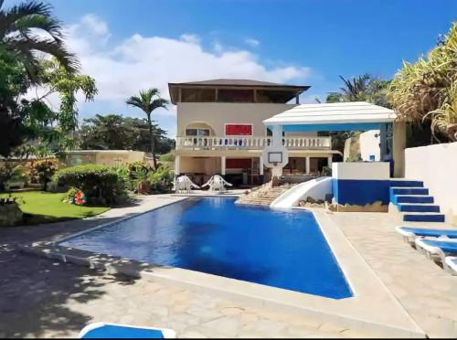Kolam renang di atau dekat dengan Stunning Oceanfront Villa in Cabarete, Dominican Republic