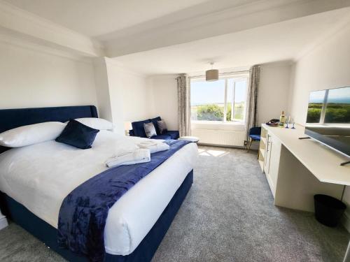 Ένα ή περισσότερα κρεβάτια σε δωμάτιο στο Sea View - 1 Bed Suite - Ocean Breeze - Port Eynon