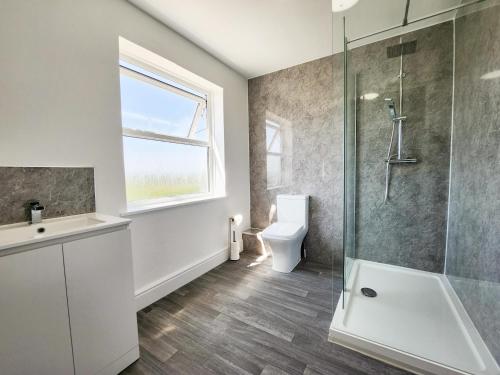 Koupelna v ubytování Sea View - 1 Bed Suite - Ocean Breeze - Port Eynon