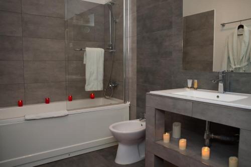 a bathroom with a tub and a toilet and a sink at Shadow Boutique Hotel & SPA in Chişinău