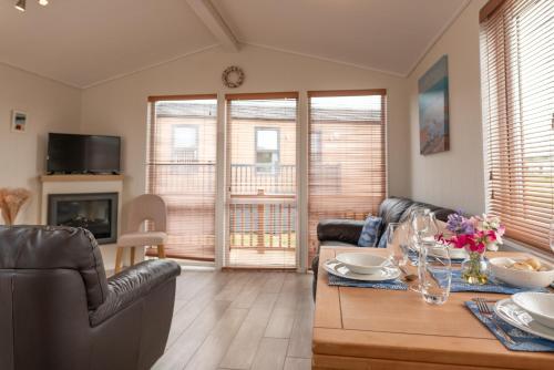 Posezení v ubytování Driftwood Lodge - 2 Bed-Sleeps 4-TJS21OV