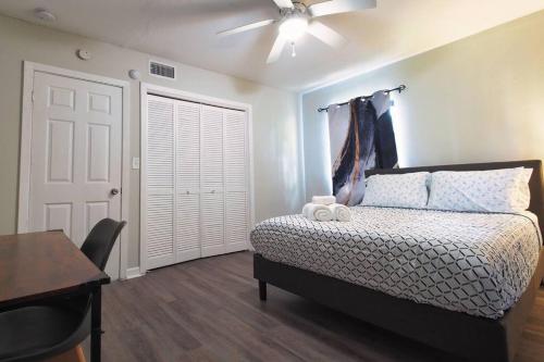 a bedroom with a bed and a ceiling fan at Spacious Modern 5 Bedrooms JAX in Jacksonville