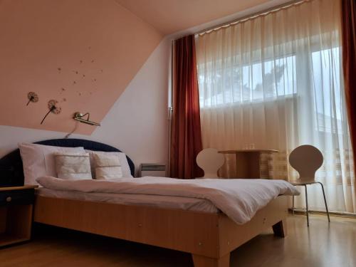a bedroom with a bed and a large window at Randunica in Văliug