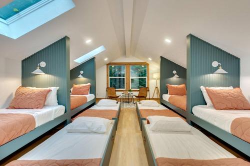 a room with four beds with orange and white pillows at Brokenbridge Pond in Rhododendron