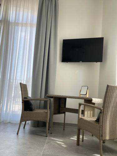 Una televisión o centro de entretenimiento en Stanza Sirio13