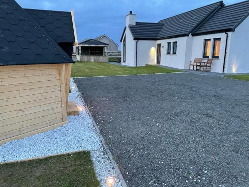 a house with a gravel driveway in front of it at Taylor's Rest in Toab