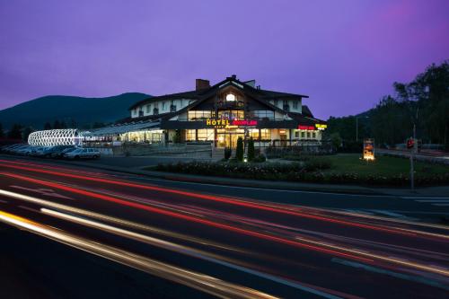 ホテルから撮影された、または一般的な山の景色