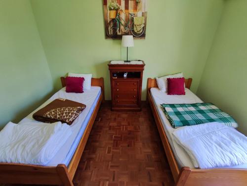 Lisbon twin Room in Penha de Franca Lisbon