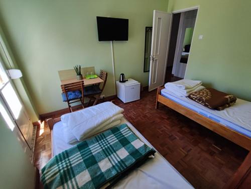 Lisbon twin Room in Penha de Franca Lisbon
