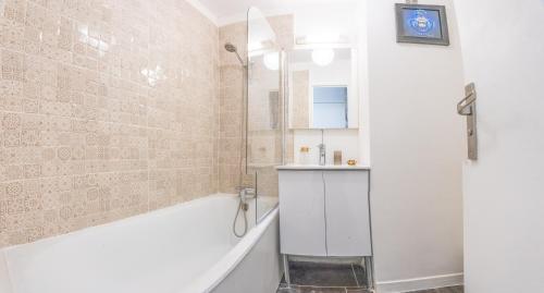 Koupelna v ubytování 2 pièces Confortable proche Paris