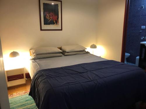 a bedroom with a large bed with two pillows at Monoambiente con baño privado y cocineta dentro de casa in Buenos Aires