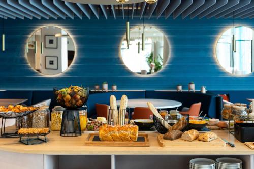 a buffet with bread and pastries on a table at Mercure Dunkerque Centre Gare in Dunkerque