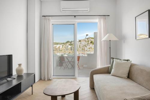 Modern Seafront 2BD Apartment with Terrace & Sea View - Xemxija