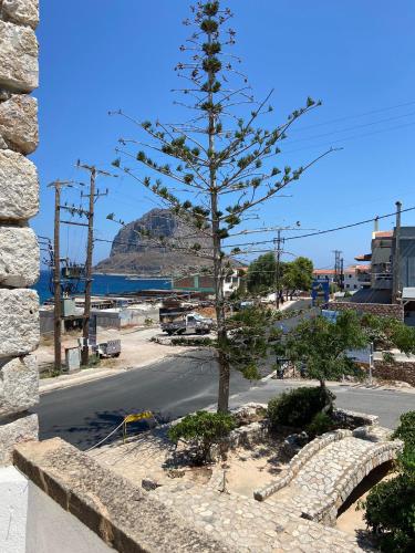 Gallery image of Belessi's Mansion in Monemvasia