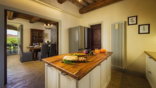 a kitchen with a counter with a plate of food on it at VILLA FLAMINIA 8&2 - Emma Villas in Gualdo Cattaneo