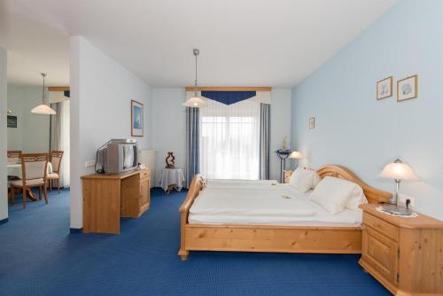 a bedroom with a bed and a tv in it at Goldsberghof in Pöllauberg