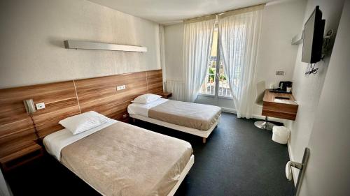 Кровать или кровати в номере Logis Hôtel Restaurant L'Europe