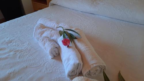 Un pat sau paturi într-o cameră la Sardegna casa vacanze La bouganville