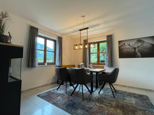 a dining room with a table and chairs at Ferienwohnung Bad Reichenhall (Nonn) in Bad Reichenhall