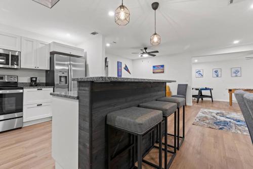 Dapur atau dapur kecil di Gainesville-newly remodeled home