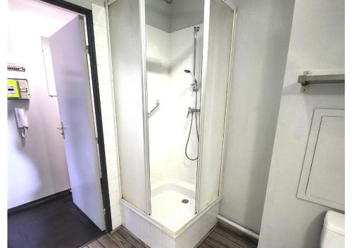 a shower with a glass door in a bathroom at 'Les Tropiques' - Parking privé - Balcon - Tout confort in Joué-lès-Tours