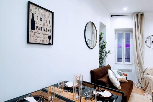 a living room with a couch and a glass table at 7 couchages aux portes des célèbres Parfumeries WIFI in Grasse