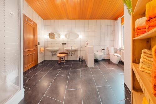 a bathroom with two sinks and two toilets at Ferienwohnung Rhönblick in Hilders