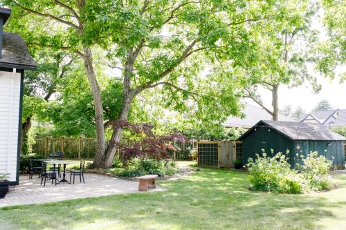Κήπος έξω από το Woodbourne Inn
