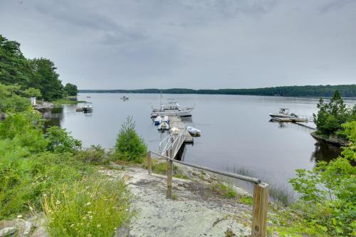 Gallery image of Cozy 1930s-style Waterfront Maine Cabin with Dock! in Bath