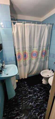 a bathroom with a shower curtain and two toilets at departamento céntrico corrientes y callao!!! in Buenos Aires