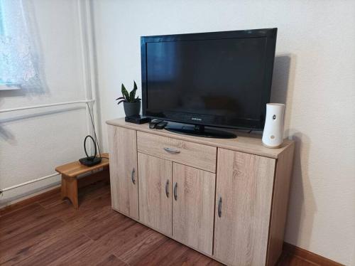 a flat screen tv sitting on top of a wooden cabinet at Byt v centre mesta Snina in Snina