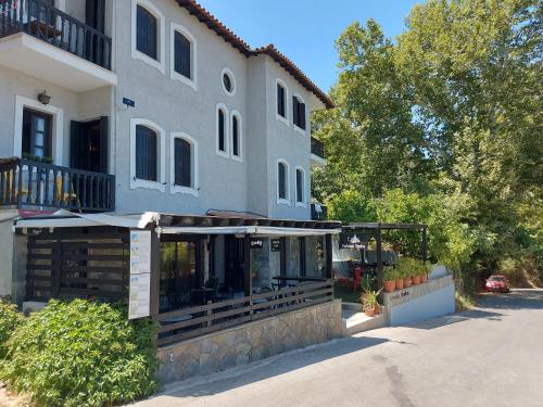 a building with a restaurant in front of it at Karlovasi Studios in Karlovasi