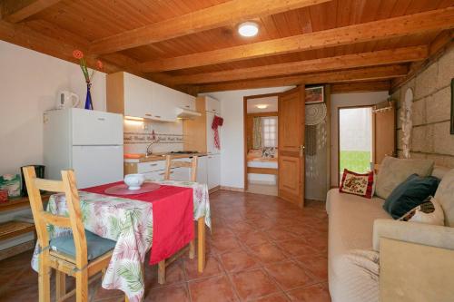 a living room with a table and a kitchen at Casa Munay in Granadilla de Abona