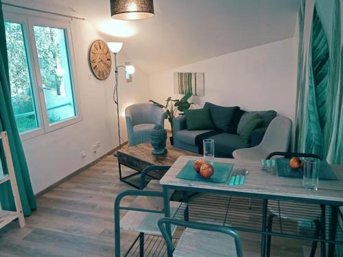 a living room with a couch and a table at Cosy et moderne centre ville Gourin in Gourin