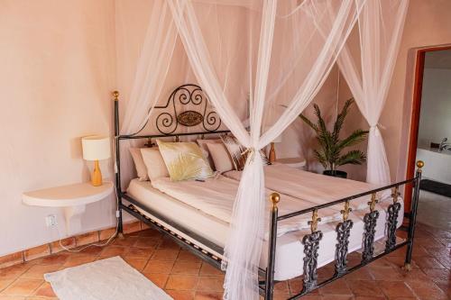 Postel nebo postele na pokoji v ubytování Villa "La Estrella" - el Paraíso with private Jacuzzi