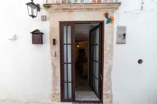 an open door to a white building at Suite Pietra Bianca - Relax & SPA in Martina Franca