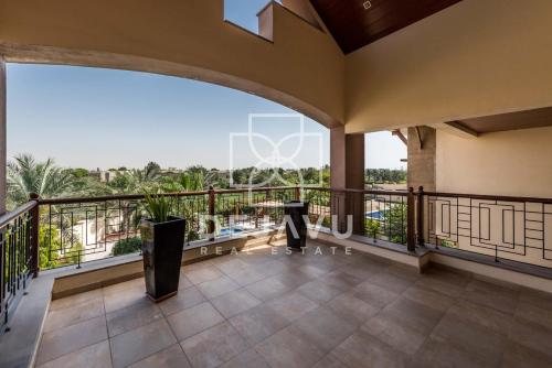 a balcony in a villa with a view at آلمعترض in Al Ain