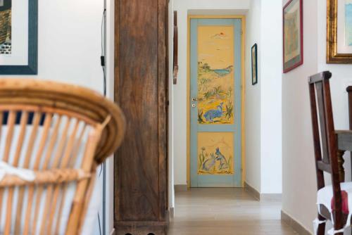 a hallway with a blue door in a room at TVeM - Punta Sottile in Case Canini