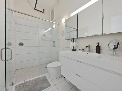 Ένα μπάνιο στο Findlay Suites - Perfect Location Over the Rhine