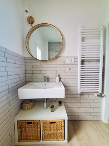 a bathroom with a sink and a mirror at Apartamento El Sereno in Teruel