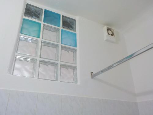 Ванная комната в Casa Albarosa, 10 min walk train station, free parking.