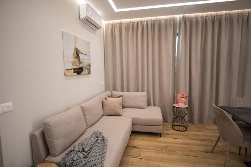 Un lugar para sentarse en Vlore Luxury Apartaments "FAEL"
