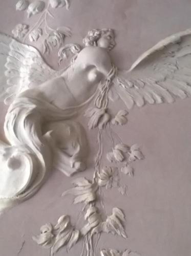 a white angel with flowers on a wall at Hotel La Residenza in Venice