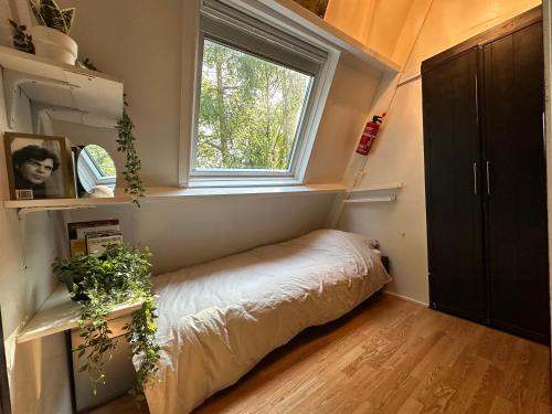 Uma cama ou camas num quarto em Vakantiewoning Sunclass Durbuy Ardennen huisnummer 68