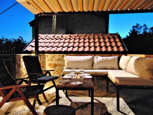 STONE VILLA-MILAN Pool Sea View Lounge Room