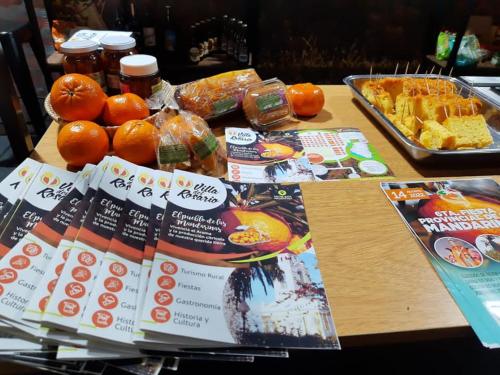 a table with oranges and other food on it at Alojamiento Los Imigrantes in Chajarí